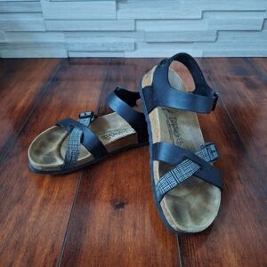 Birki's by Birkenstock Lillie sandals in black with a plaid criss-cross, Size 6